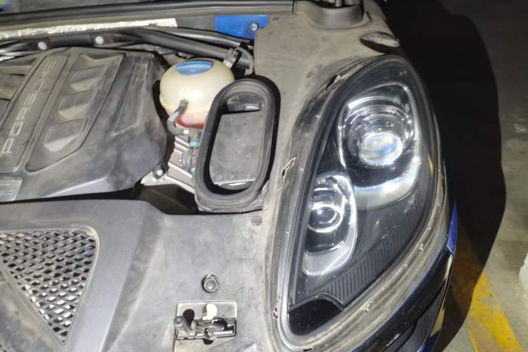 Used Porsche Macan 2014 Macan S 3.0T Engine Bay Left