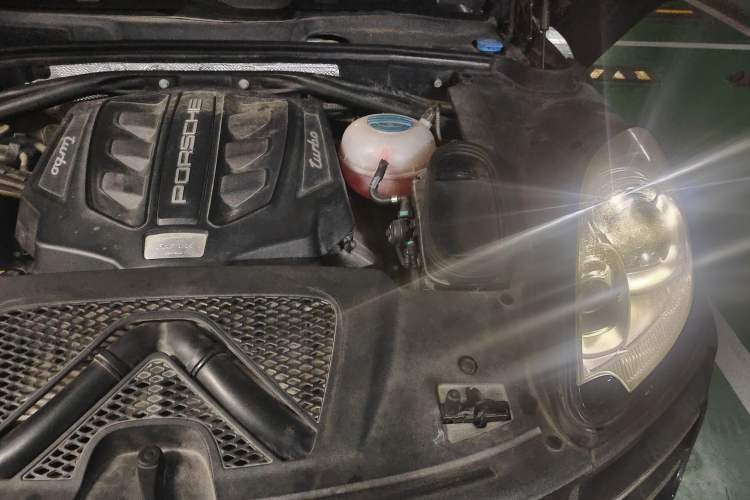 Used Porsche Macan 2014 Macan Turbo 3.6T Engine Bay Left