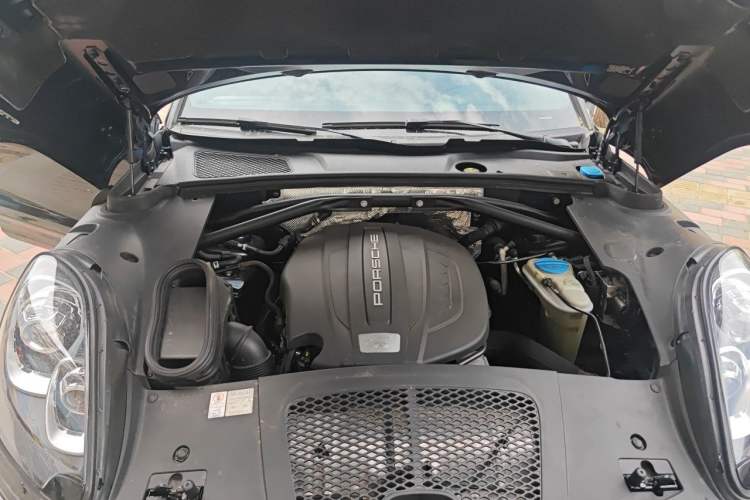 Used Porsche Macan 2014 Macan 2.0T Engine Bay
