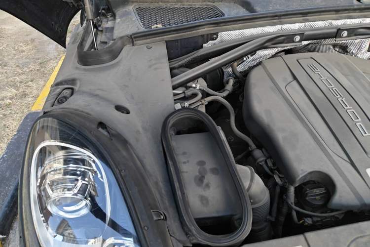 Used Porsche Macan 2014 Macan 2.0T Engine Bay Right