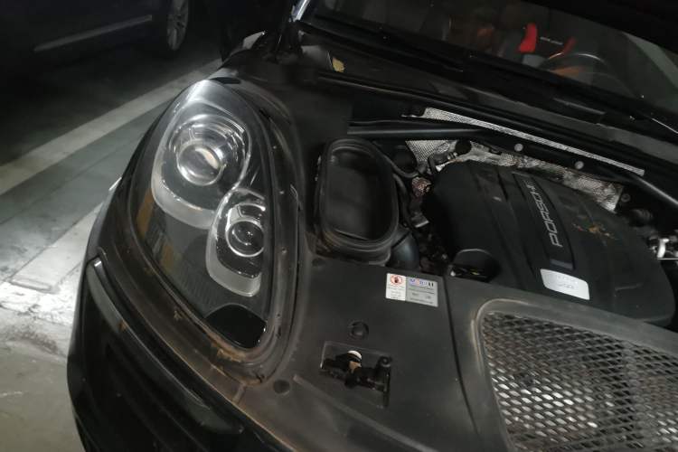 Used Porsche Macan 2014 Macan 2.0T Engine Bay Right