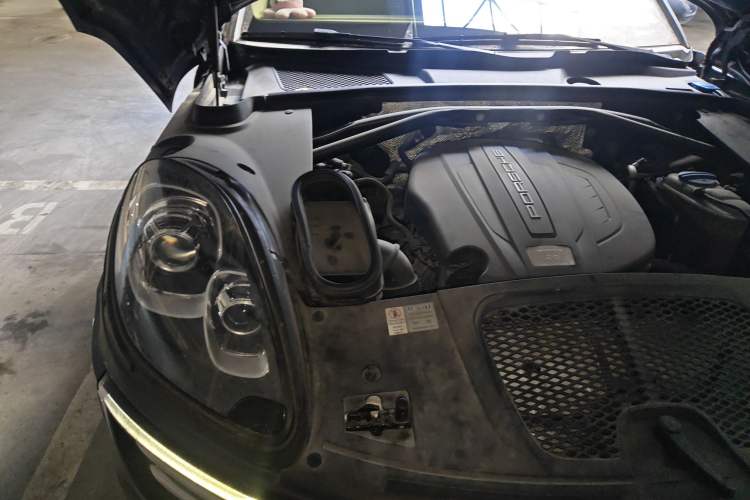 Used Porsche Macan 2014 Macan 2.0T Engine Bay Right