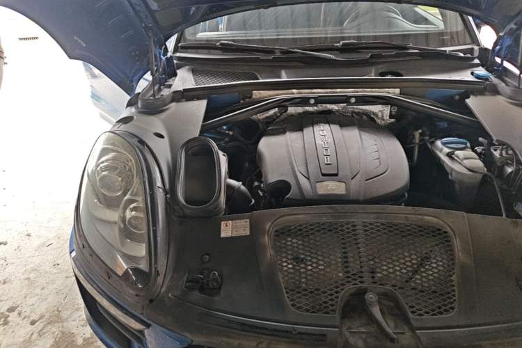 Used Porsche Macan 2014 Macan 2.0T Engine Bay Right