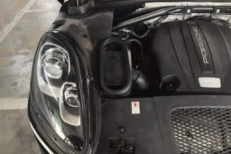 Used Porsche Macan 2014 Macan 2.0T Engine Bay Right