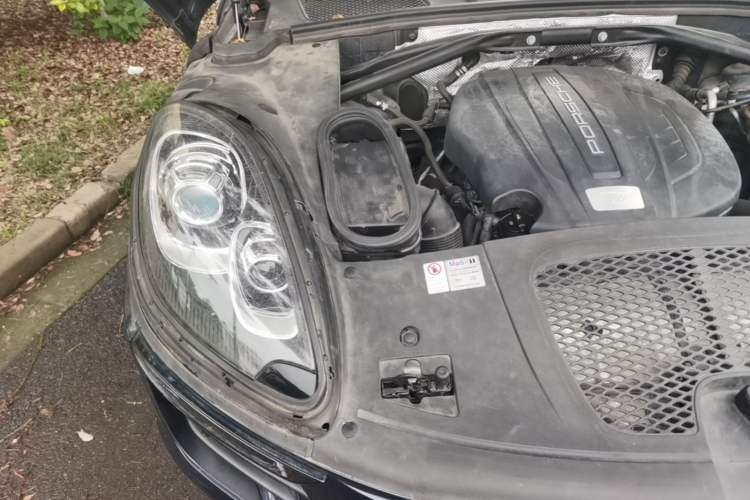 Used Porsche Macan 2014 Macan 2.0T Engine Bay Right
