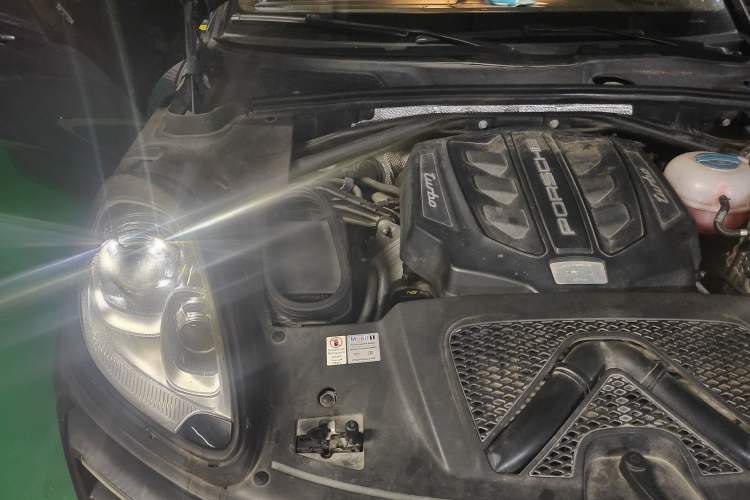 Used Porsche Macan 2014 Macan Turbo 3.6T Engine Bay Right