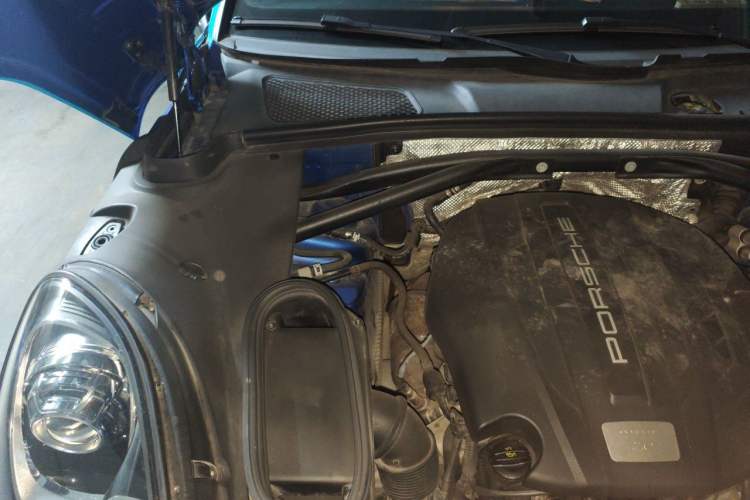 Used Porsche Macan 2014 Macan 2.0T Engine Bay Right