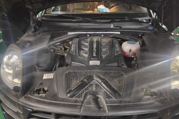 Used Porsche Macan 2014 Macan Turbo 3.6T Engine Bay