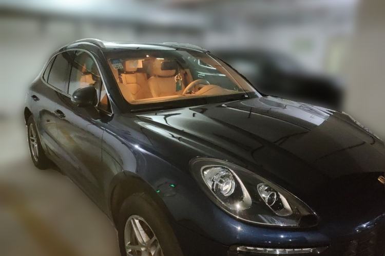 Used Porsche Macan 2014 Macan 2.0T Front Right 45 Deg