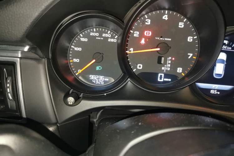 Used Porsche Macan 2014 Macan 2.0T Odometer Close Up