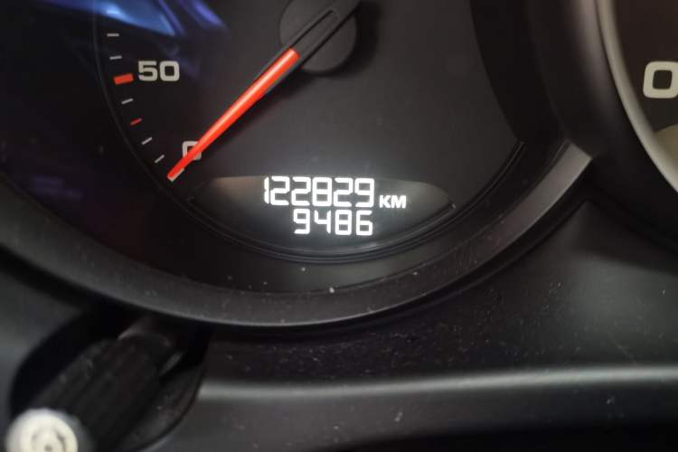 Used Porsche Macan 2014 Macan 2.0T Odometer Close Up