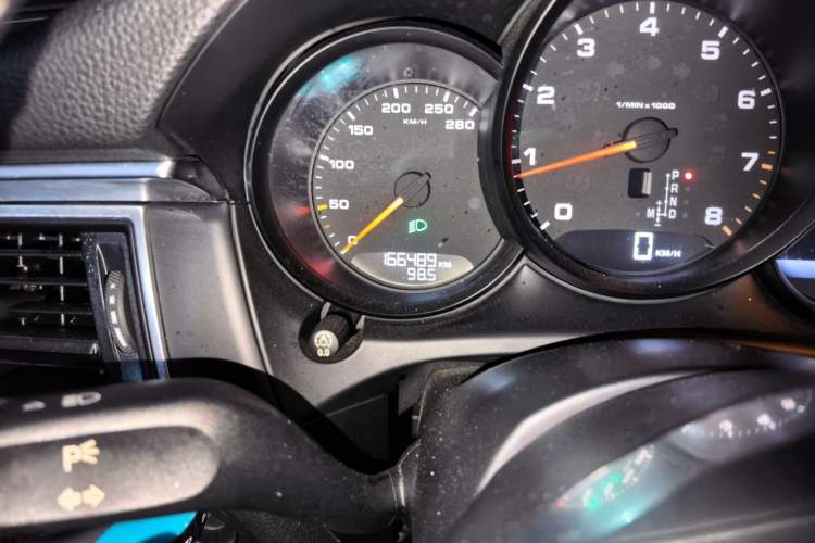 Used Porsche Macan 2014 Macan 2.0T Odometer Close Up