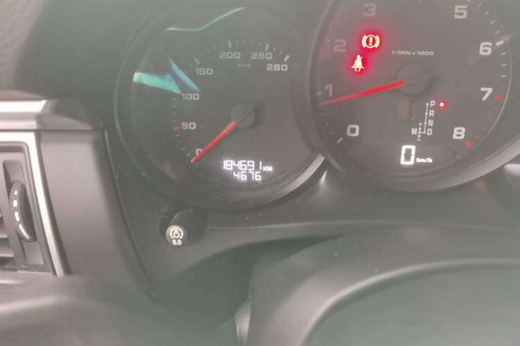 Used Porsche Macan 2014 Macan 2.0T Odometer Close Up