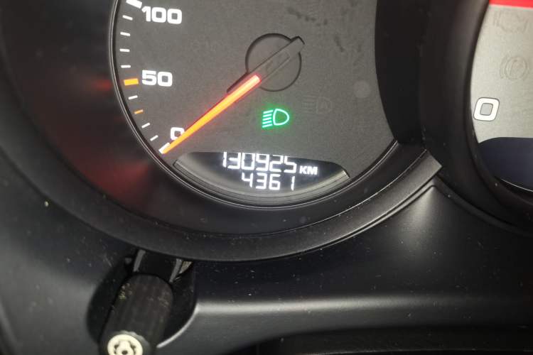 Used Porsche Macan 2014 Macan S 3.0T Odometer Close Up