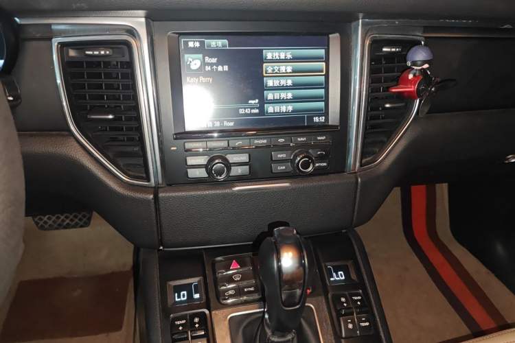 Used Porsche Macan 2014 Macan 2.0T Odometer Close Up