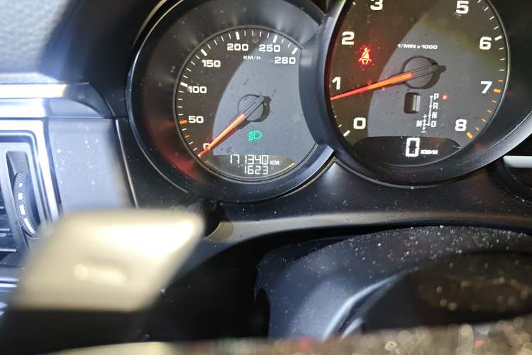 Used Porsche Macan 2014 Macan 2.0T Odometer Close Up