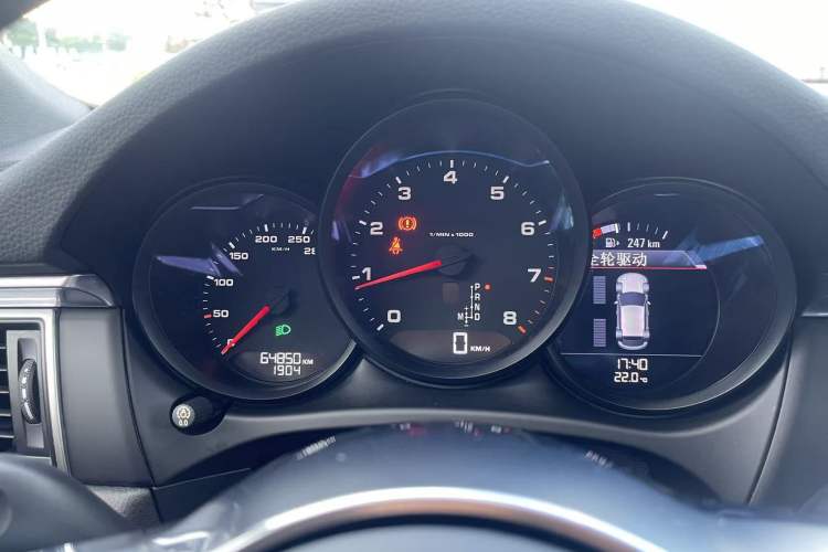 Used Porsche Macan 2014 Macan 2.0T Odometer Close Up