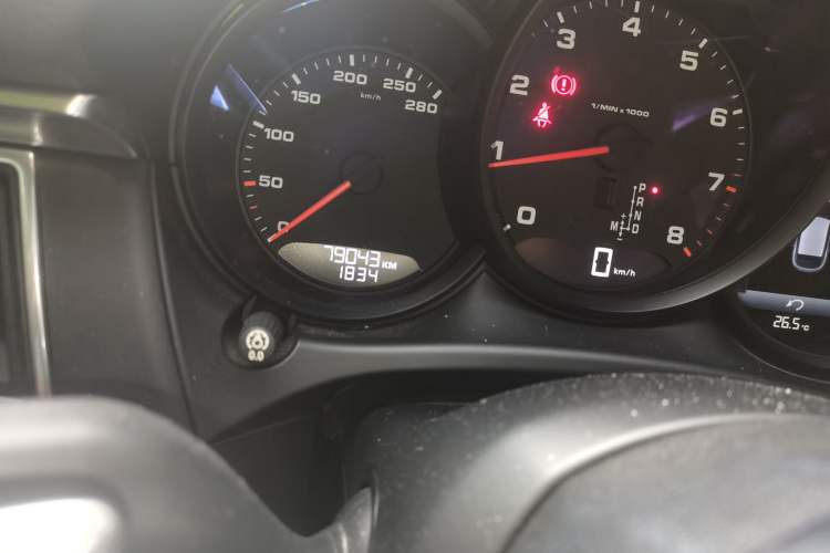 Used Porsche Macan 2014 Macan 2.0T Odometer Close Up