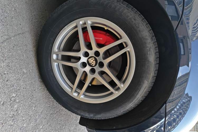 Used Porsche Macan 2014 Macan 2.0T Right Front Wheel Hub