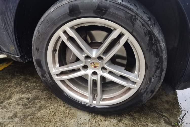Used Porsche Macan 2014 Macan 2.0T Right Front Wheel Hub