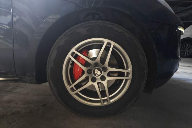 Used Porsche Macan 2014 Macan 2.0T Right Front Wheel Hub