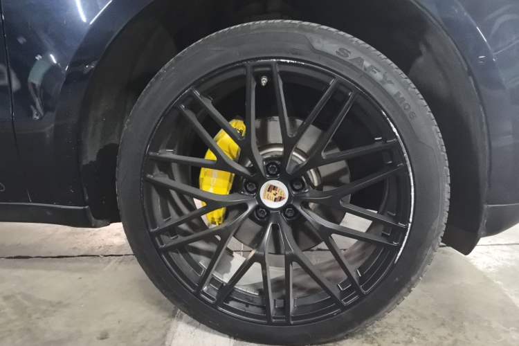 Used Porsche Macan 2014 Macan 2.0T Right Front Wheel Hub