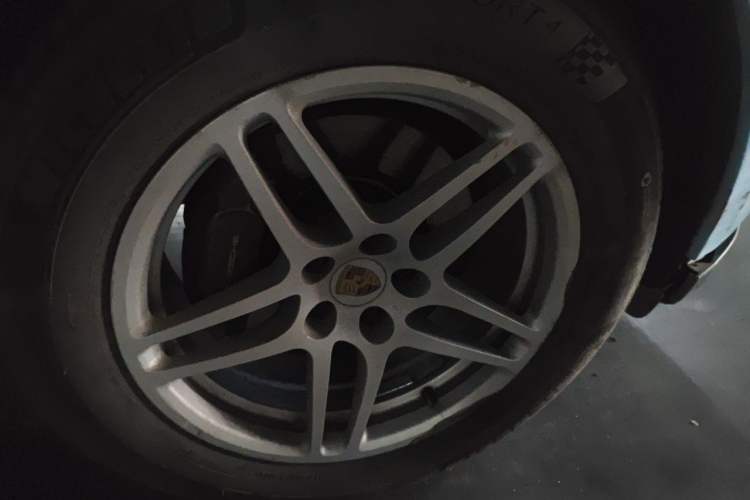Used Porsche Macan 2014 Macan 2.0T Right Front Wheel Hub