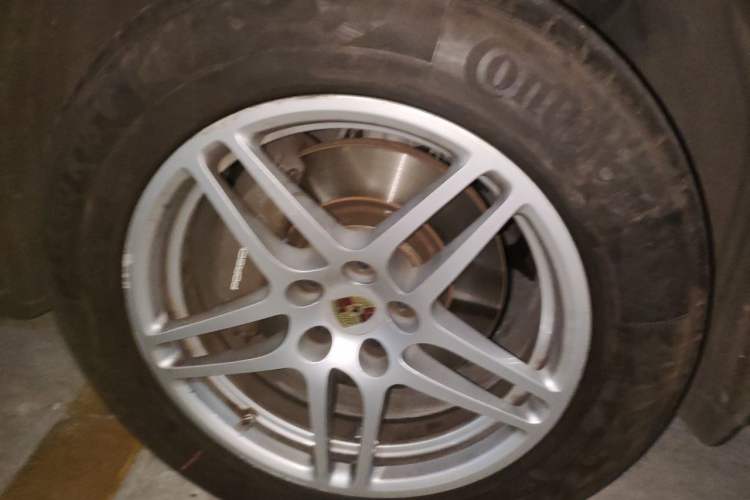 Used Porsche Macan 2014 Macan 2.0T Right Front Wheel Hub