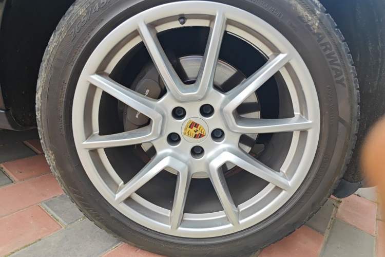 Used Porsche Macan 2014 Macan 2.0T Right Front Wheel Hub