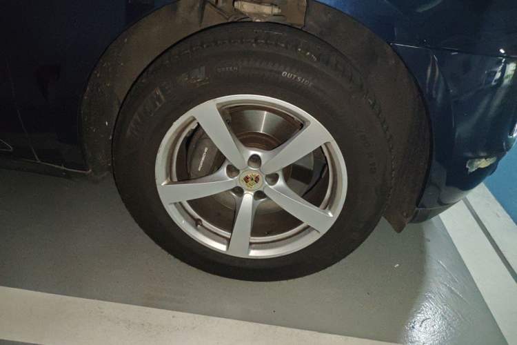 Used Porsche Macan 2014 Macan 2.0T Right Front Wheel Hub