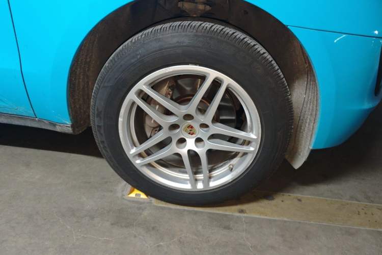 Used Porsche Macan 2014 Macan 2.0T Right Front Wheel Hub