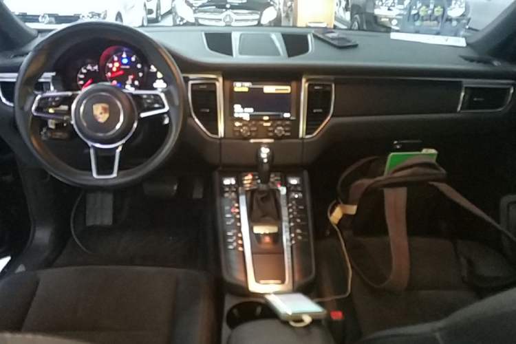 Used Porsche Macan 2014 Macan 2.0T Center Console