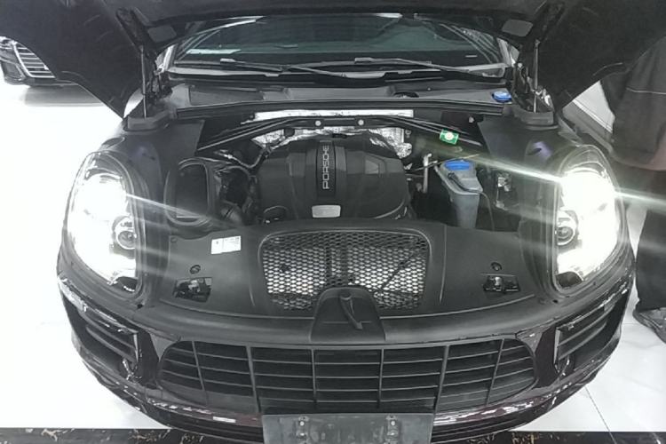 Used Porsche Macan 2014 Macan 2.0T Engine Bay