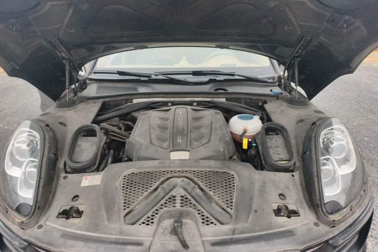 Used Porsche Macan 2014 Macan S 3.0T Engine Bay