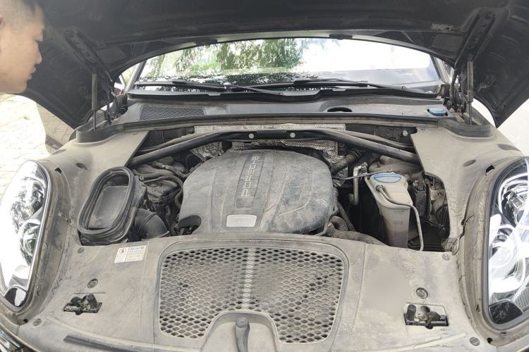 Used Porsche Macan 2014 Macan 2.0T Engine Bay