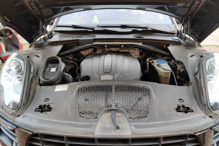 Used Porsche Macan 2014 Macan 2.0T Engine Bay