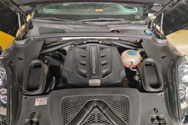 Used Porsche Macan 2014 Macan S 3.0T Engine Bay