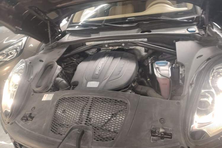 Used Porsche Macan 2014 Macan 2.0T Engine Bay