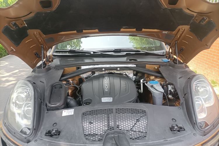 Used Porsche Macan 2014 Macan 2.0T Engine Bay