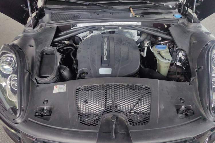 Used Porsche Macan 2014 Macan 2.0T Engine Bay
