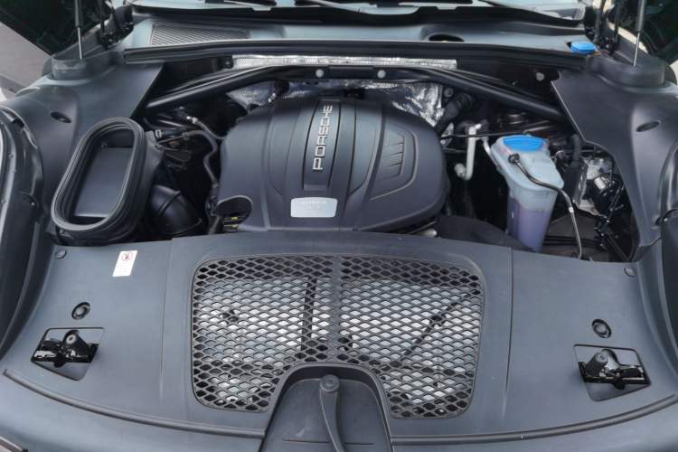 Used Porsche Macan 2014 Macan 2.0T Engine Bay