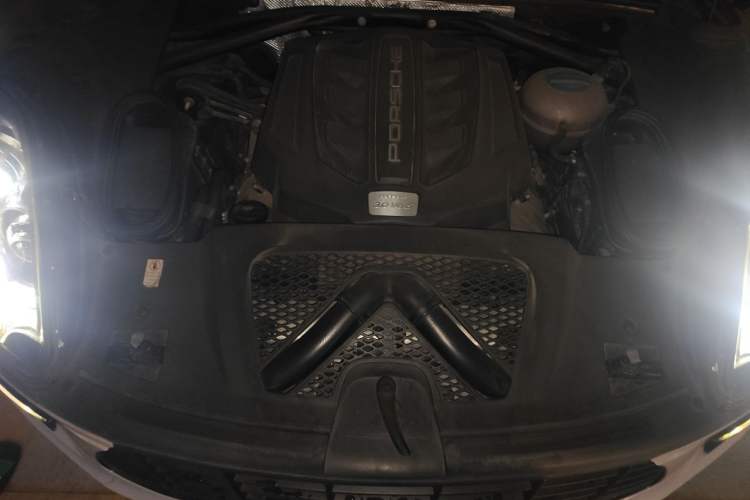 Used Porsche Macan 2014 Macan S 3.0T Engine Bay