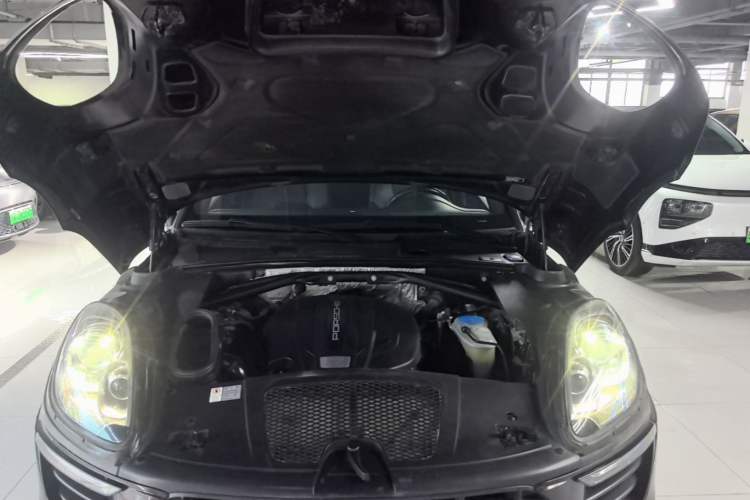 Used Porsche Macan 2014 Macan 2.0T Engine Bay