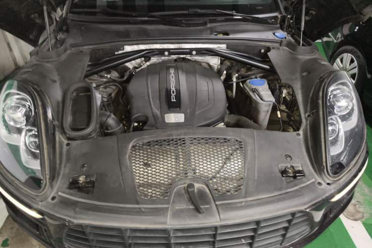 Used Porsche Macan 2014 Macan 2.0T Engine Bay