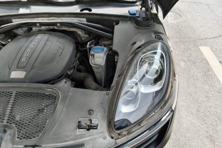 Used Porsche Macan 2014 Macan 2.0T Engine Bay Left