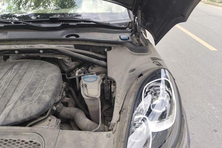 Used Porsche Macan 2014 Macan 2.0T Engine Bay Left