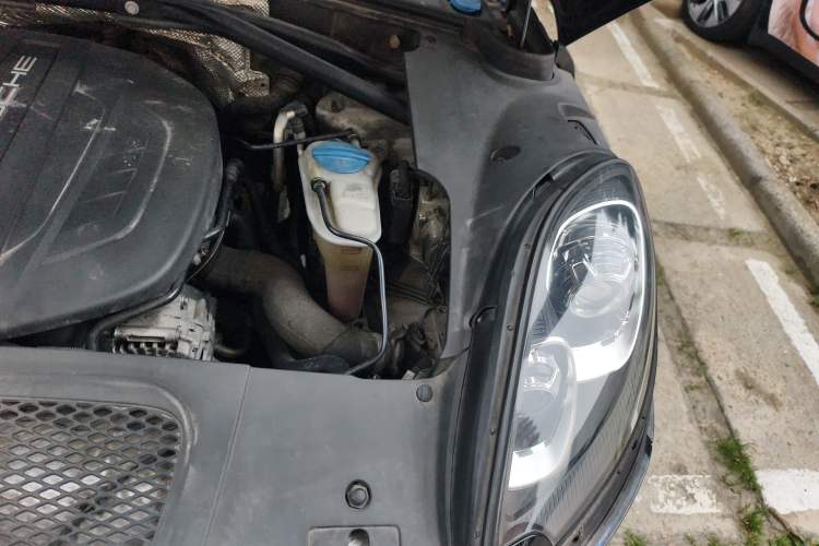 Used Porsche Macan 2014 Macan 2.0T Engine Bay Left