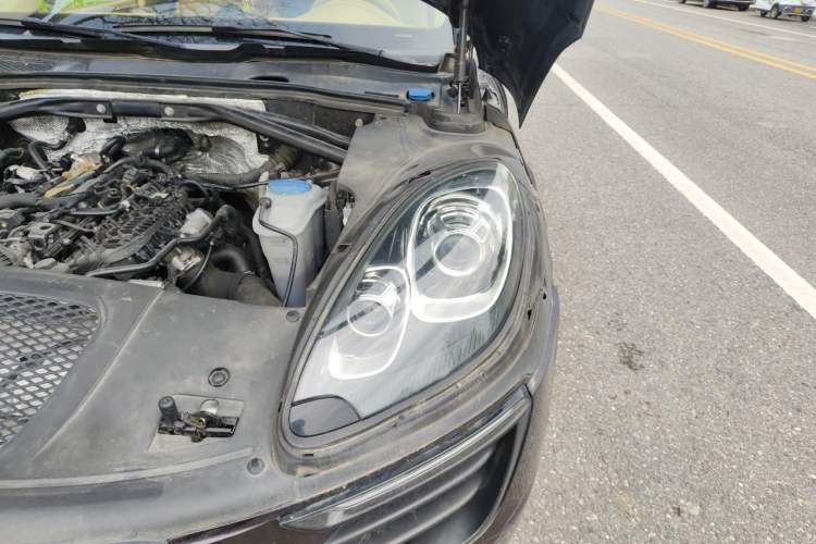 Used Porsche Macan 2014 Macan 2.0T Engine Bay Left