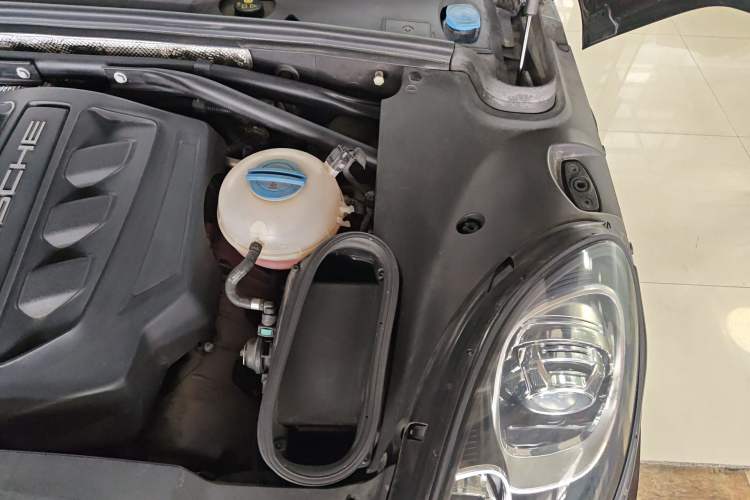 Used Porsche Macan 2014 Macan S 3.0T Engine Bay Left