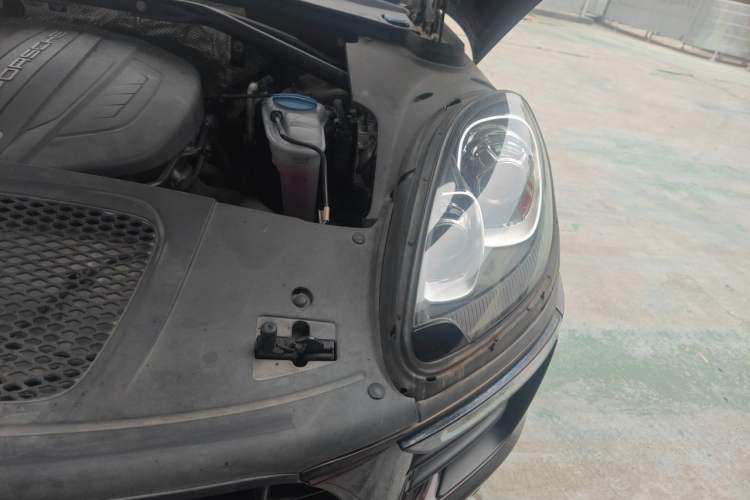 Used Porsche Macan 2014 Macan 2.0T Engine Bay Left
